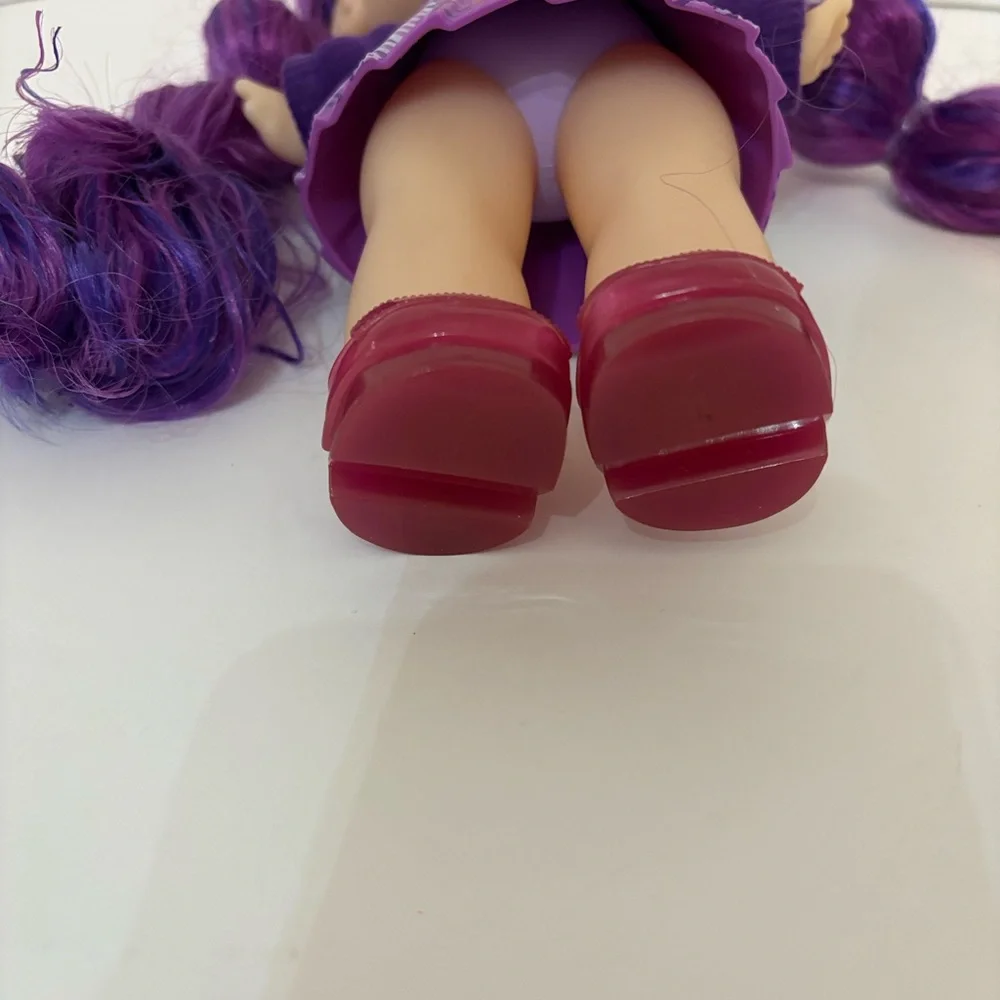 MGA Greta Grape Yummiland Lipgloss 10”doll - Picture 4 of 5